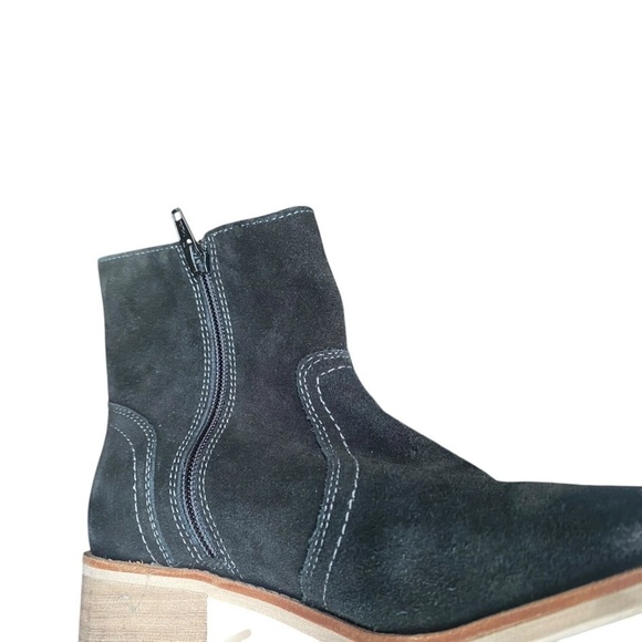 Crevo Linley Black Suede Distressed Booties I Size: 6 - Picture 6 of 11